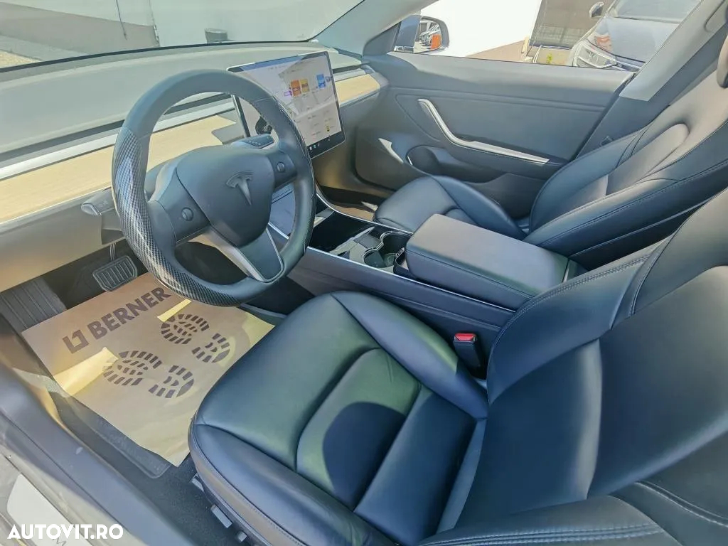 Tesla Model 3 Standard Reichweite Plus Hinterradantrieb - 3