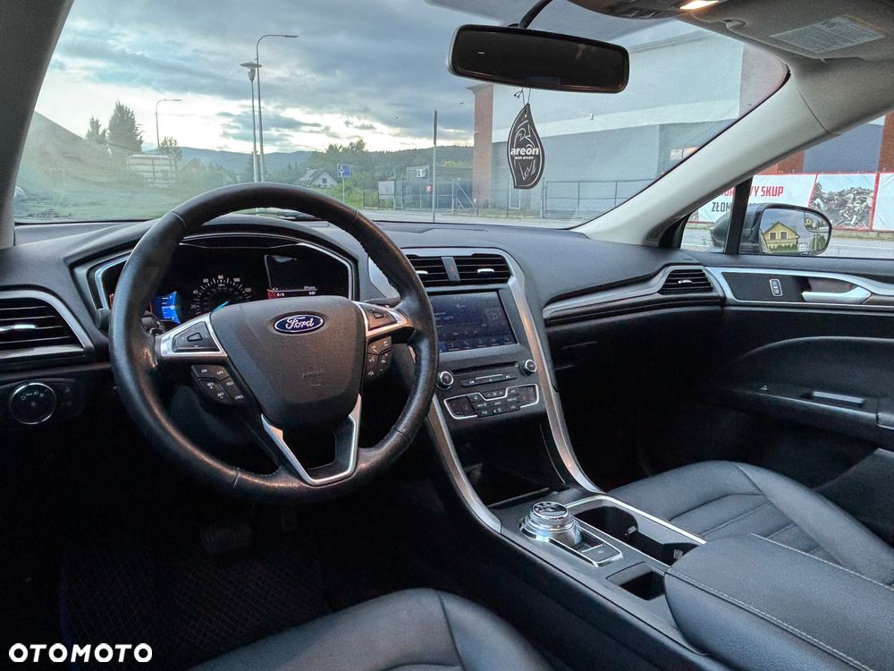 Ford Fusion 2.0 EcoBoost Titanium - 26