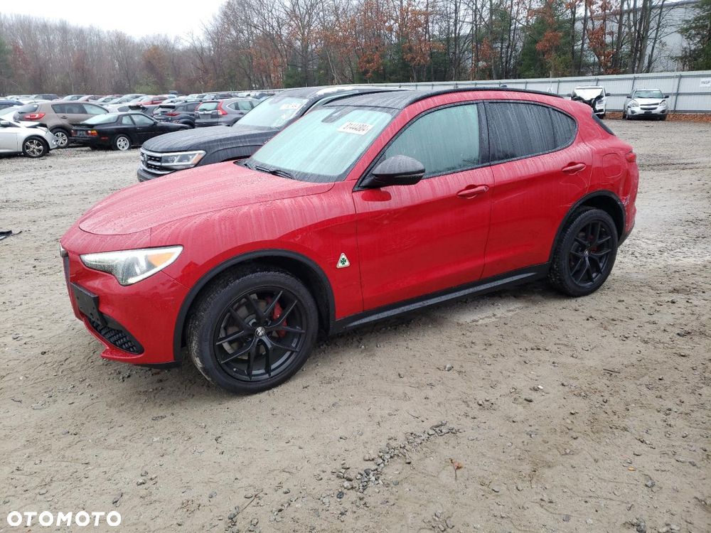 Alfa Romeo Stelvio - 1