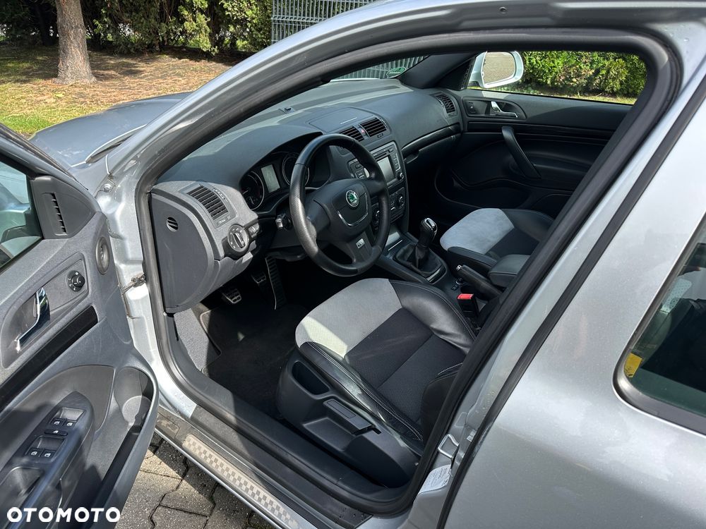 Skoda Octavia 2.0 TSI RS - 14