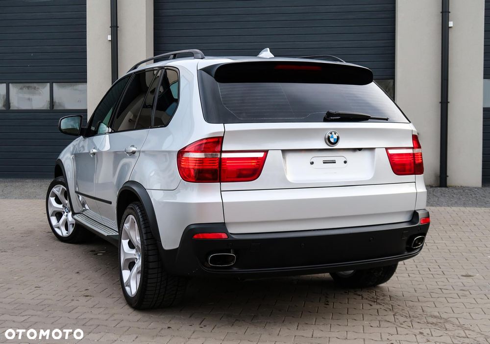 BMW X5 4.8i - 3