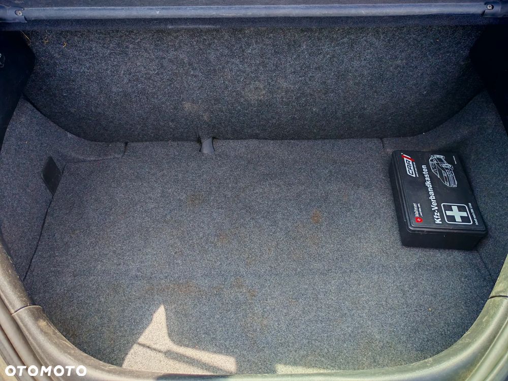 Volkswagen New Beetle - 12