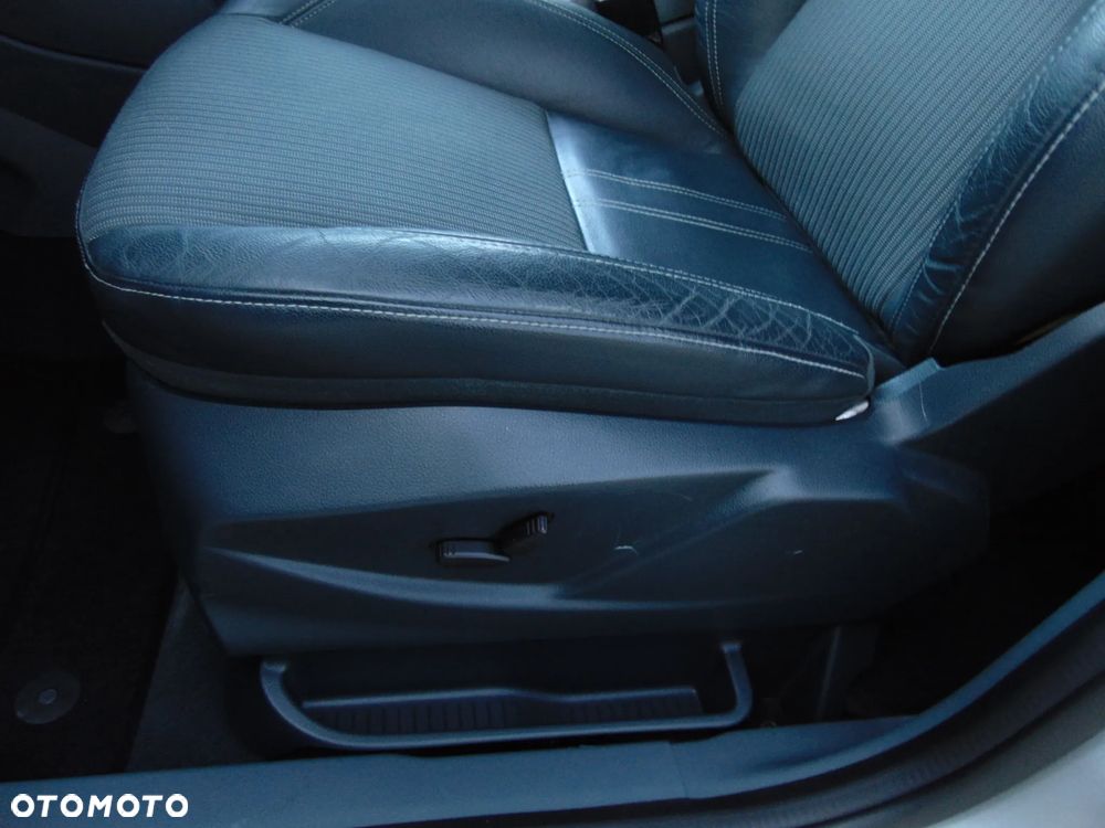 Ford C-MAX 1.6 TDCi Start-Stop-System Titanium - 25