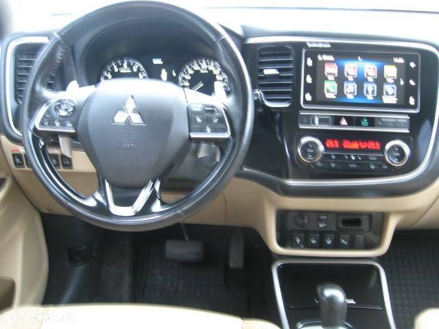 Mitsubishi Outlander 2.0 Intense + SDA 4WD CVT - 26