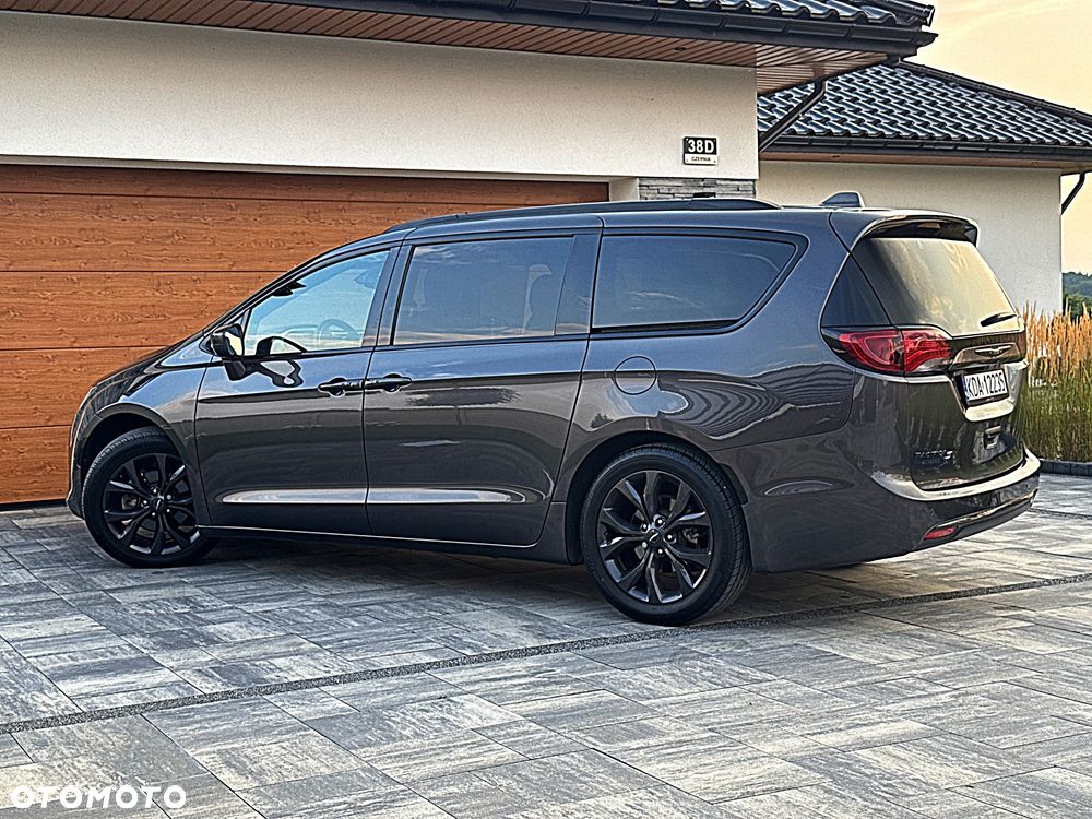 Chrysler Pacifica - 33