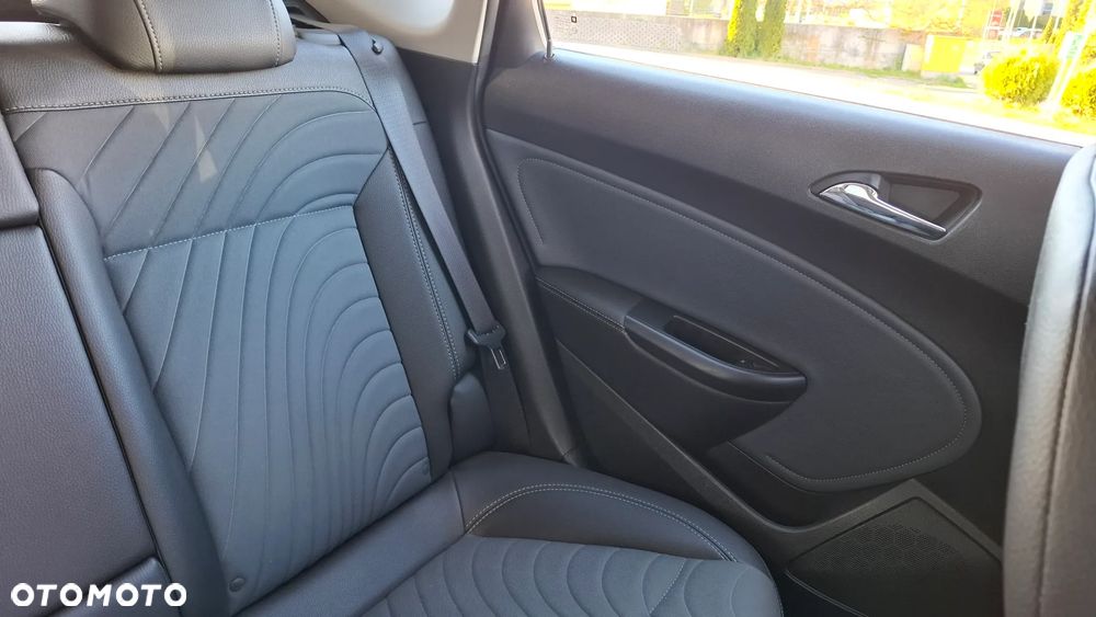 Opel Astra 1.4 T Cosmo - 13