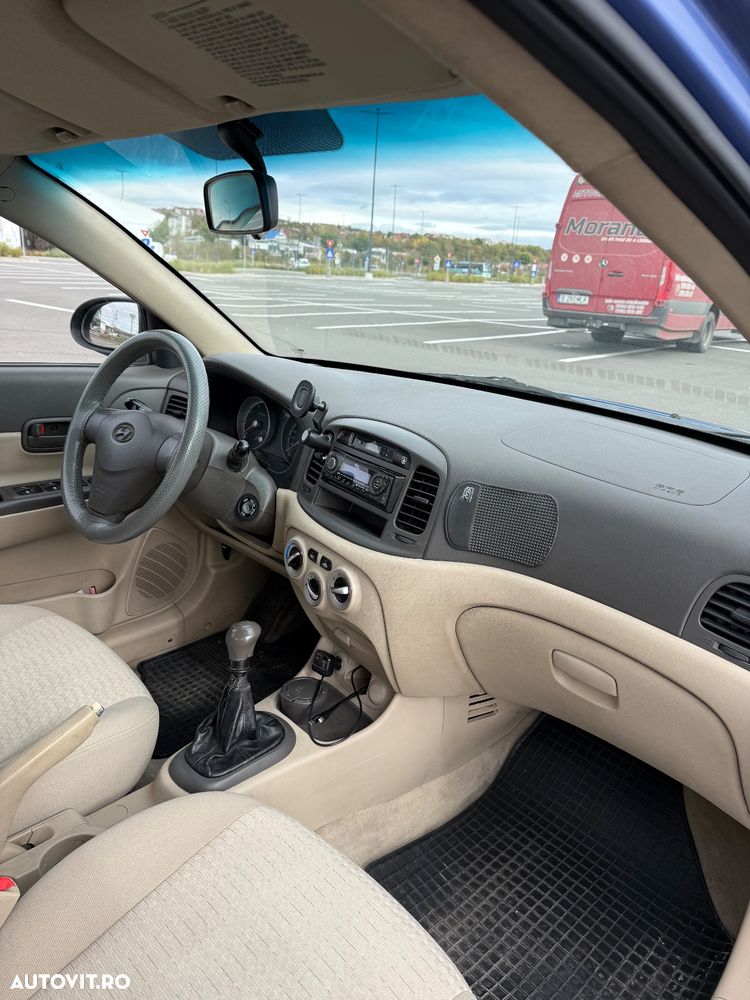 Hyundai Accent - 10
