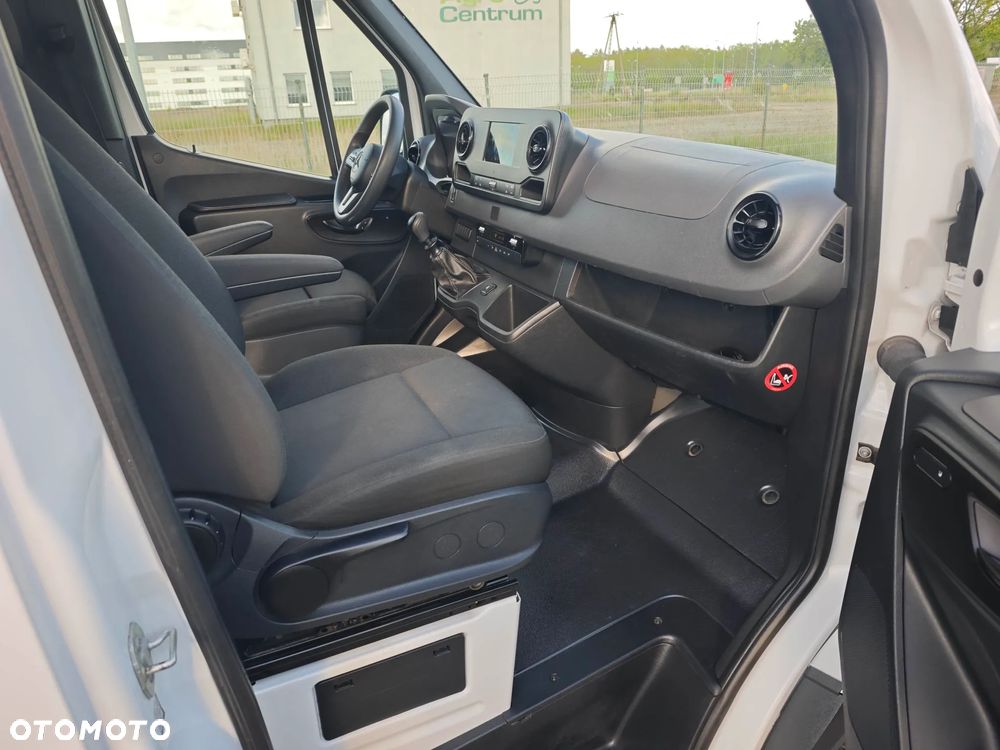 Mercedes-Benz Sprinter Standard PRO 907.233 - 14