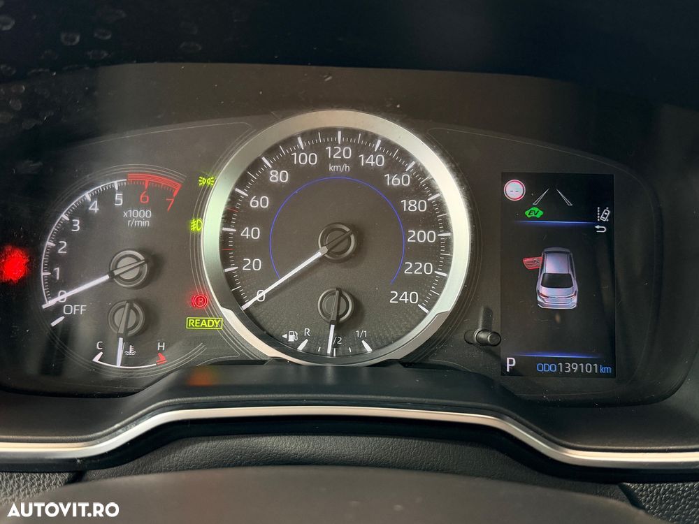 Toyota Corolla 1.8 HSD Business - 30