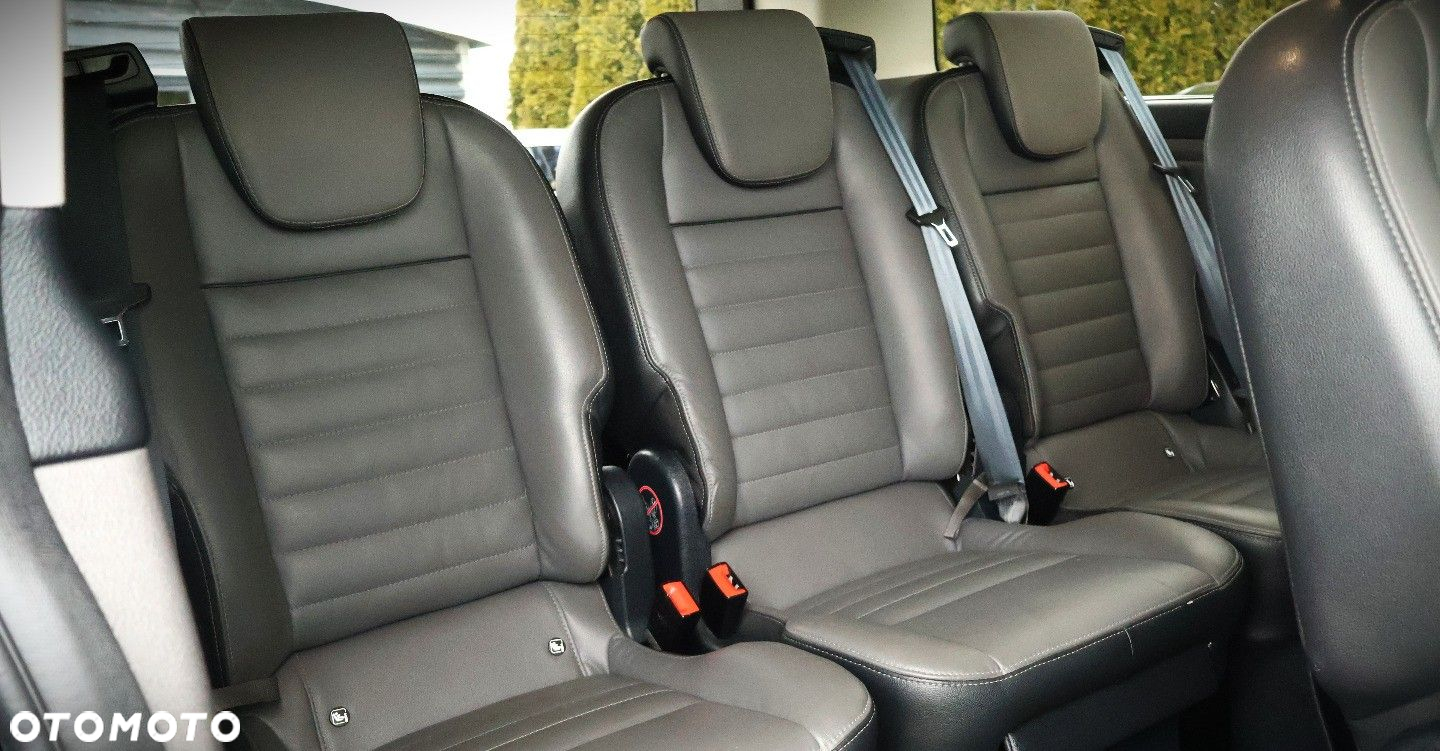 Ford Tourneo Custom - 19