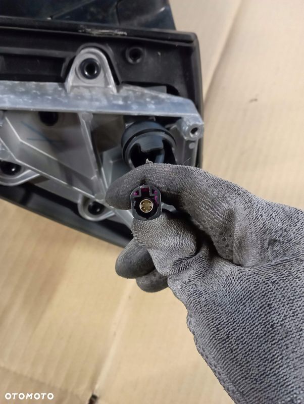 BMW X5 E70 LUSTERKO PRAWE 4 PIN KAMERA EUROPA - 7