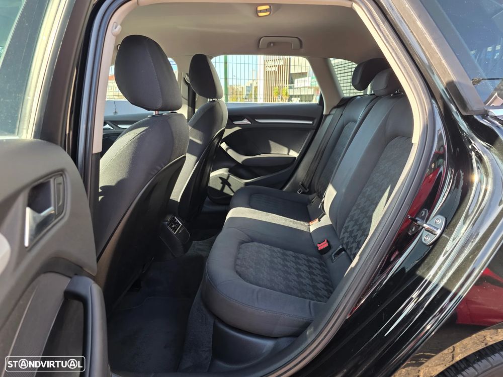 Audi A3 Sportback 1.6 TDI (clean diesel) S line Sport Pack - 43