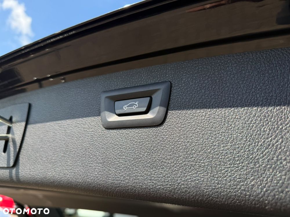BMW Seria 3 318d Sport Line - 33