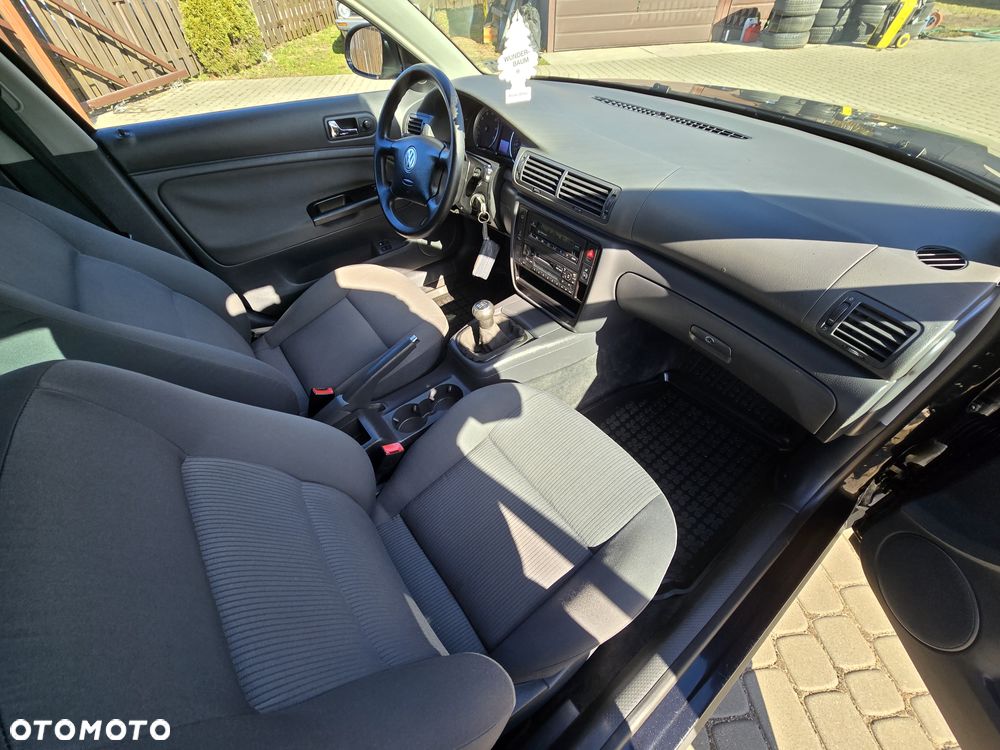 Volkswagen Passat 1.6 Comfortline - 12