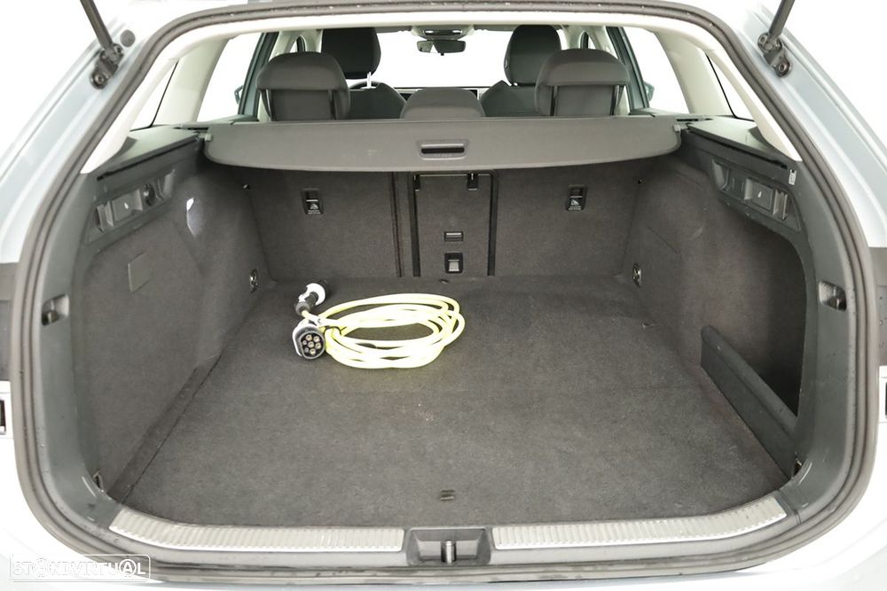 VW Passat Variant 1.5 TSI eHybrid DSG - 23