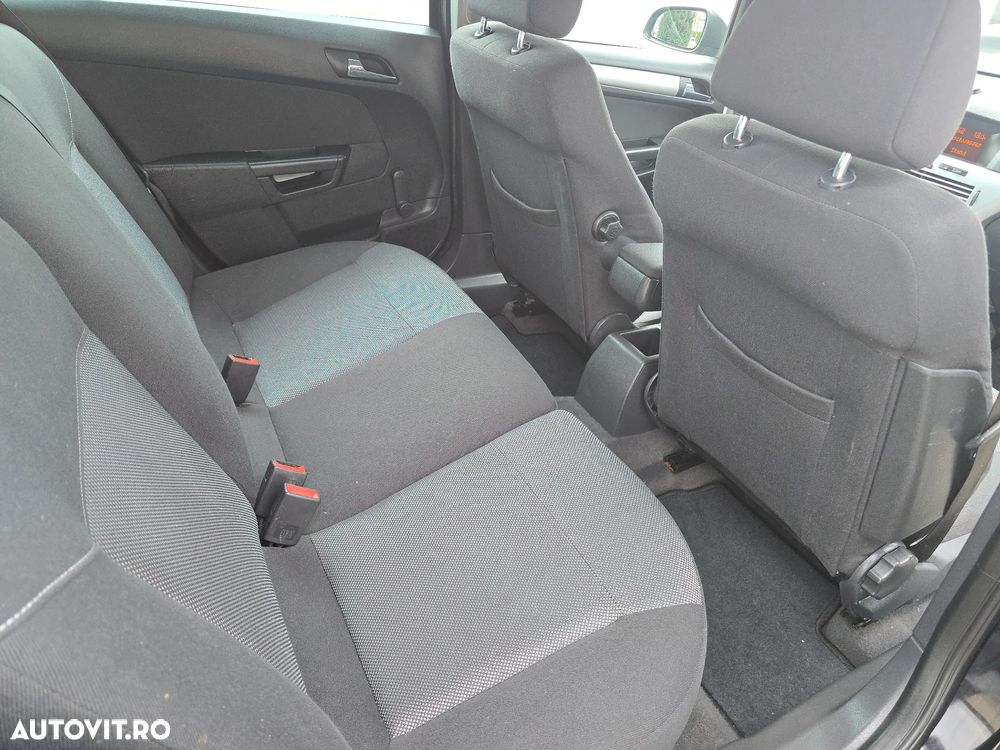 Opel Astra 1.6 Caravan - 9