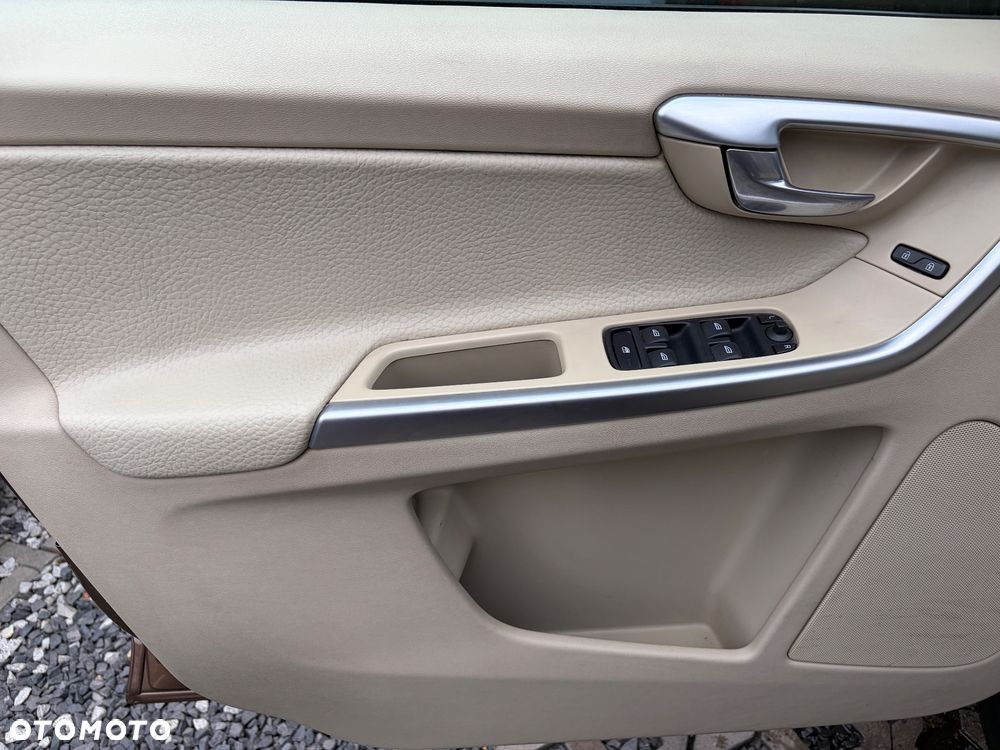 Volvo XC 60 D3 Momentum - 9