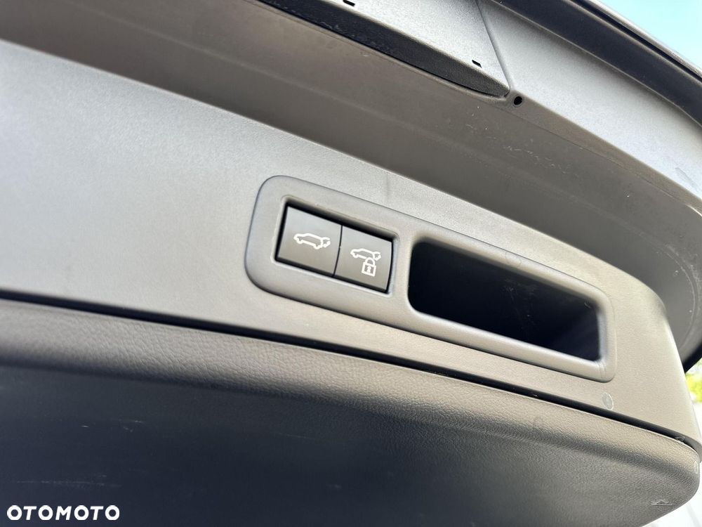 Lexus UX 300h F Sport Design - 22