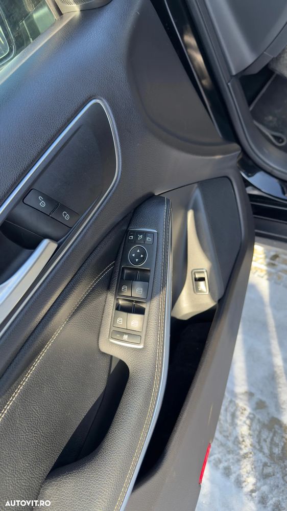 Mercedes-Benz GLA 180 7G-DCT StreetStyle - 18