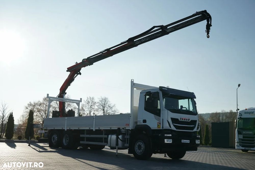Iveco STRALIS 460 / 6X2 / LIVRARE 8,1 m + HDS FASSI. F185 CAPACITATE MAXIMĂ DE ÎNCĂRCARE 5.500 KG / RADIOCOMANDĂ / ROTATOARE - 5