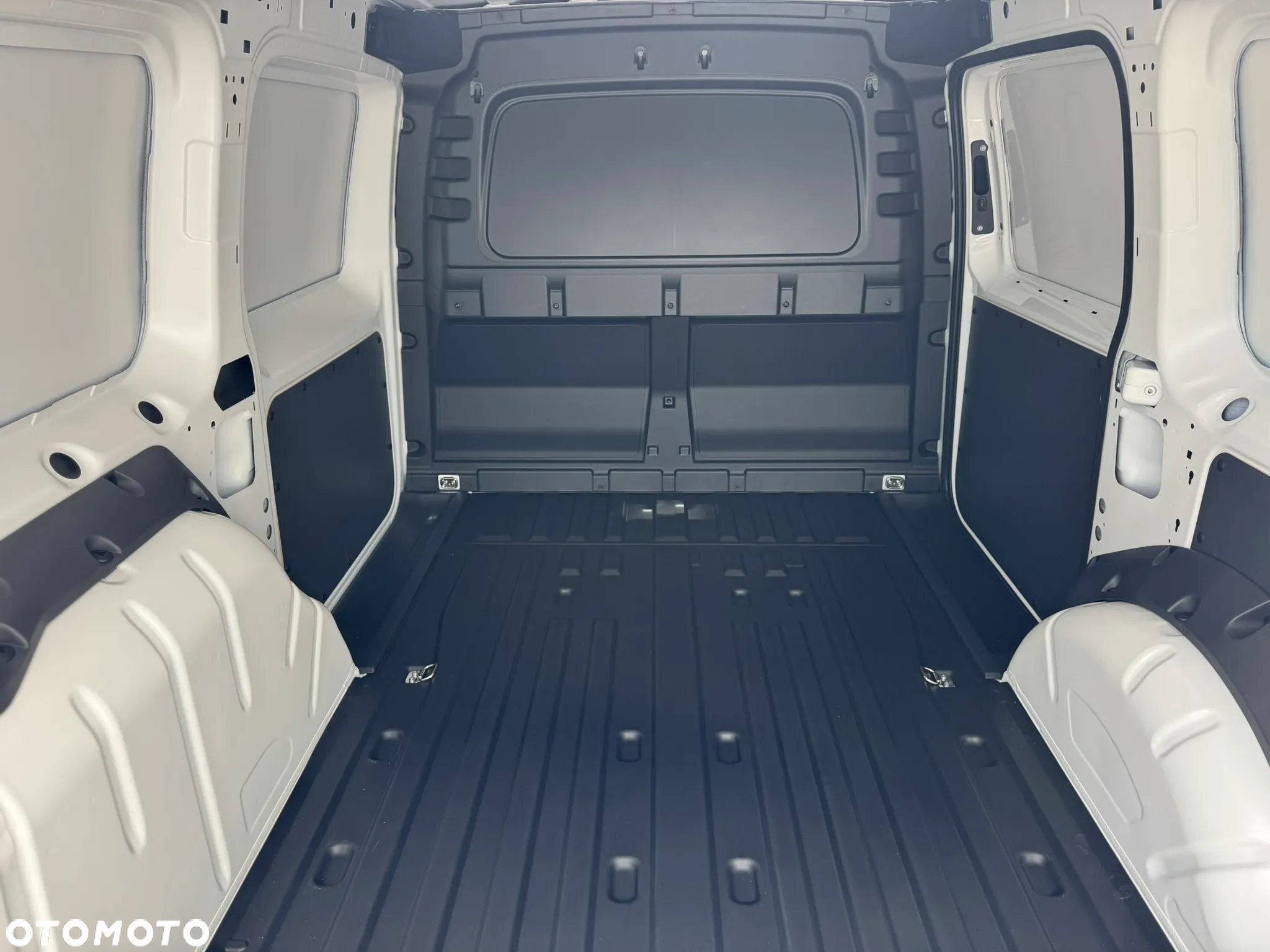 Volkswagen Caddy Maxi Cargo - 10
