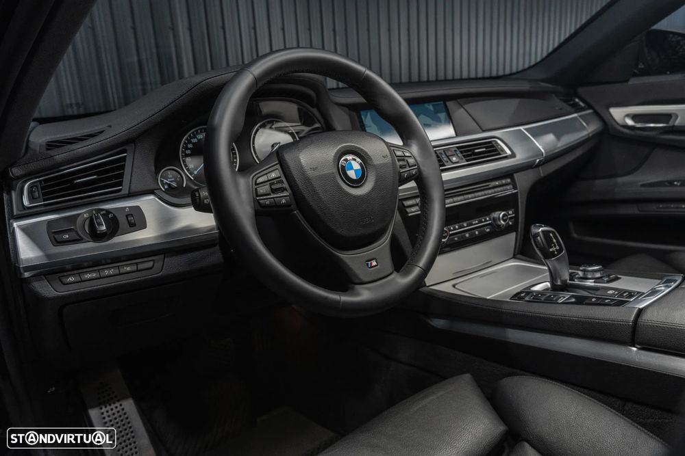 BMW 740 d Pack M - 21