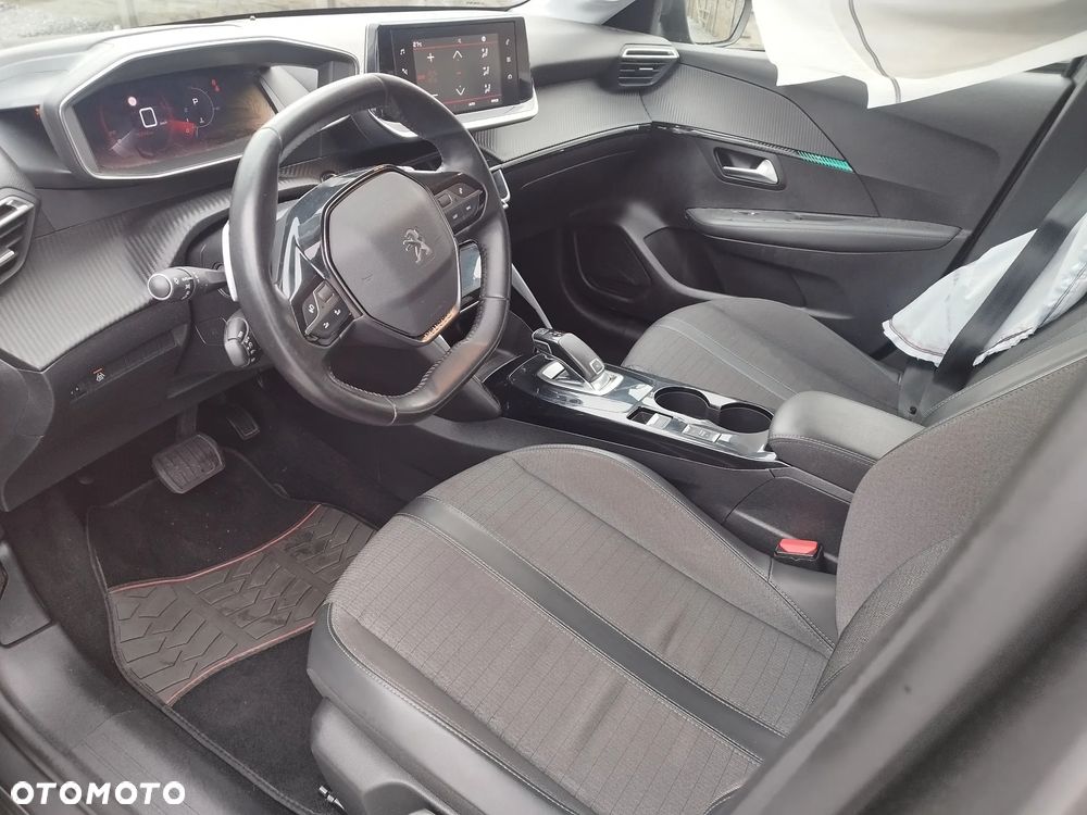 Peugeot 208 PureTech 100 EAT8 Allure - 11