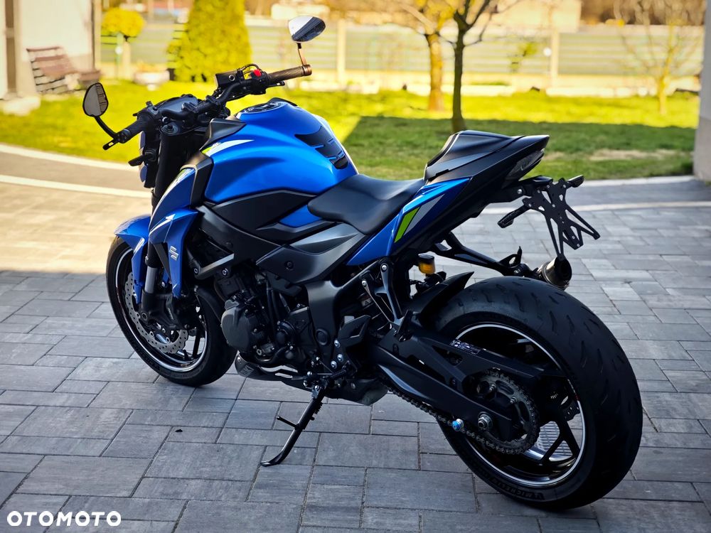 Suzuki GSX - 6