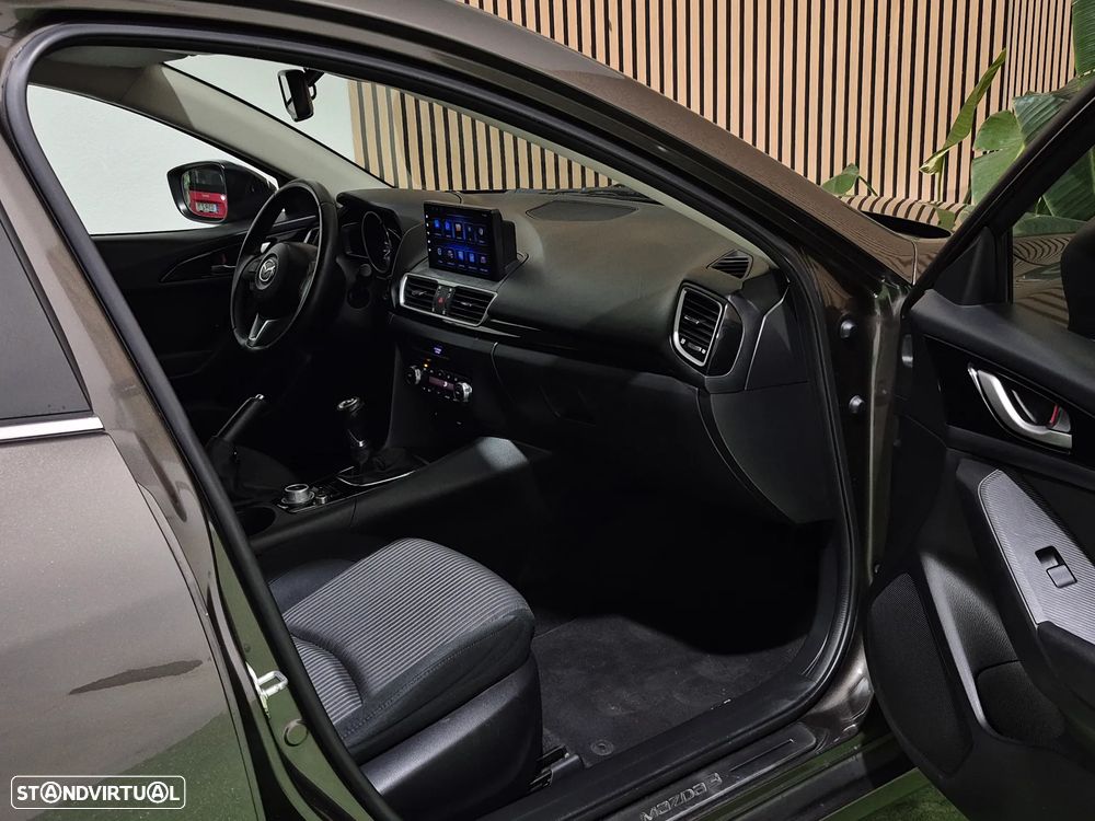 Mazda 3 Hatchback 1.5 Sky-G Evolve HS Navi - 26