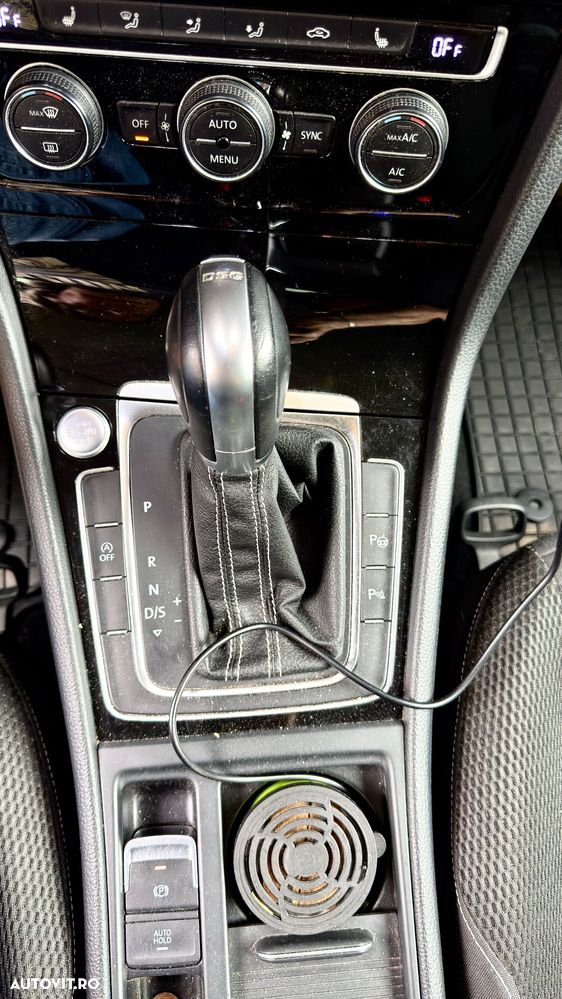 Volkswagen Golf - 6