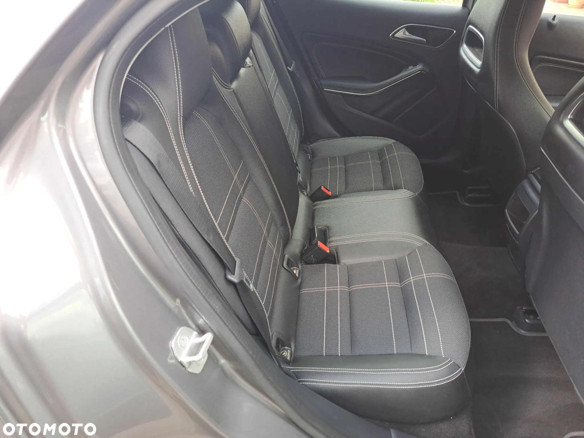 Mercedes-Benz GLA 180 UrbanStyle Edition - 18