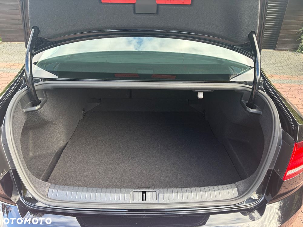 Volkswagen Passat - 14