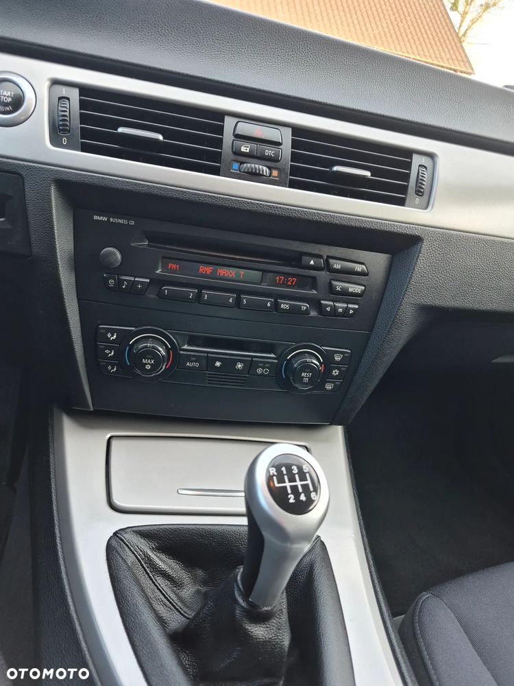 BMW Seria 3 320i - 16