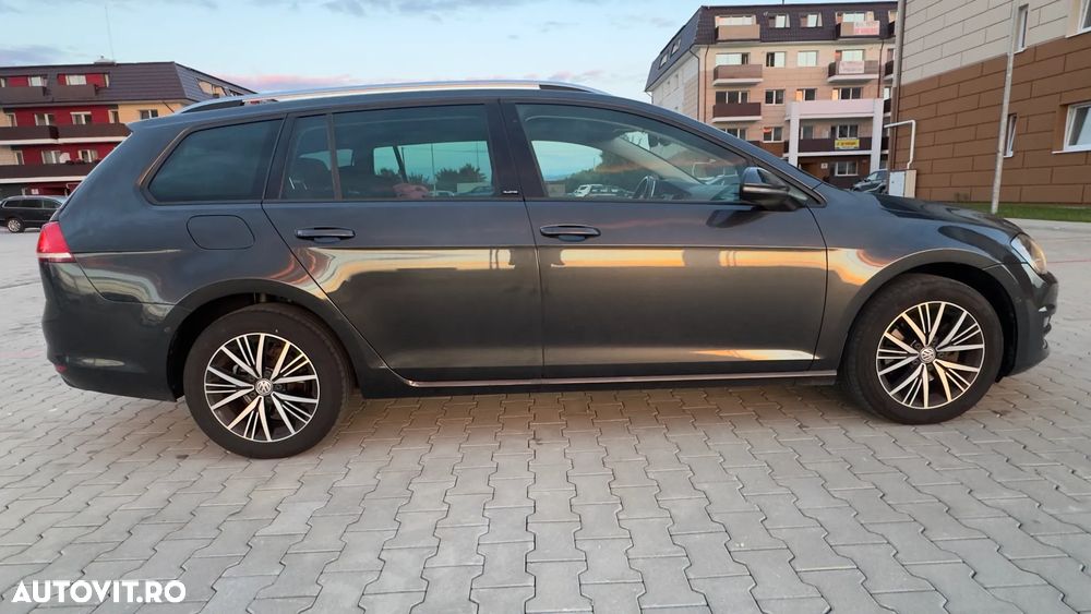 Volkswagen Golf 1.6 TDI BlueMotion Technology DSG Allstar - 4