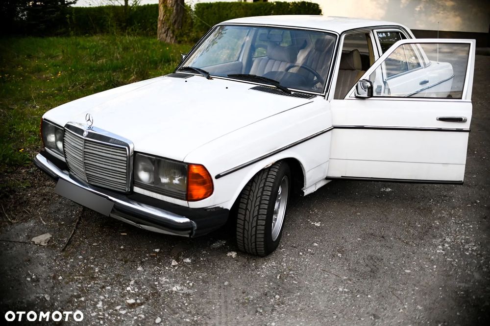 Mercedes-Benz W123 - 17