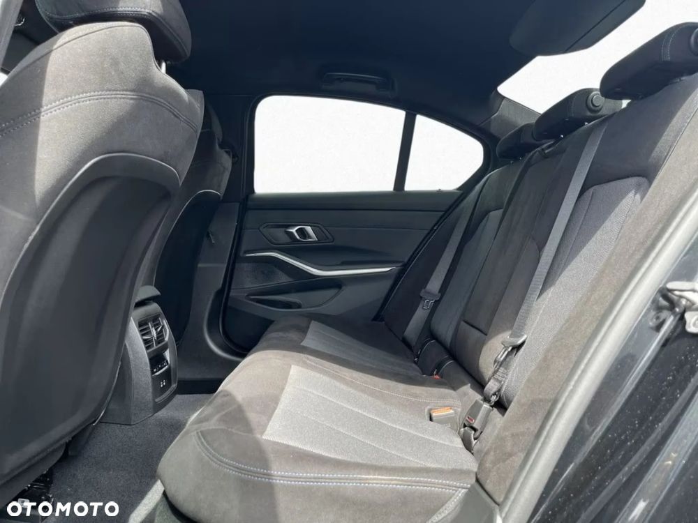 BMW Seria 3 320i xDrive M Sport - 14