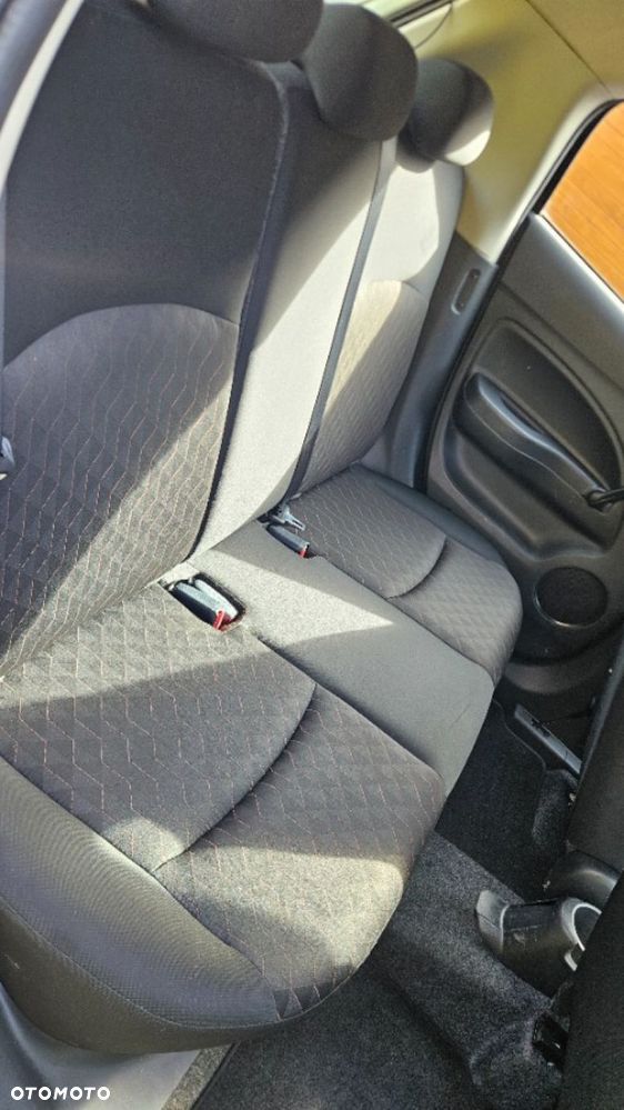 Mitsubishi Space Star - 14