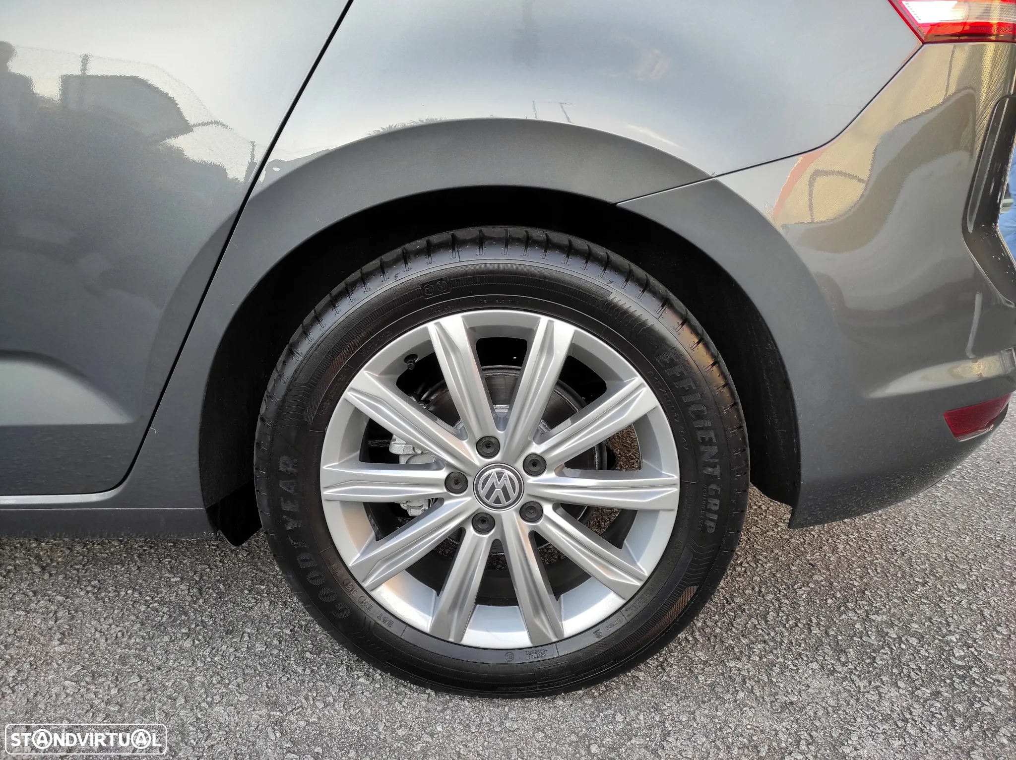 VW Touran 1.6 TDI Highline DSG - 36