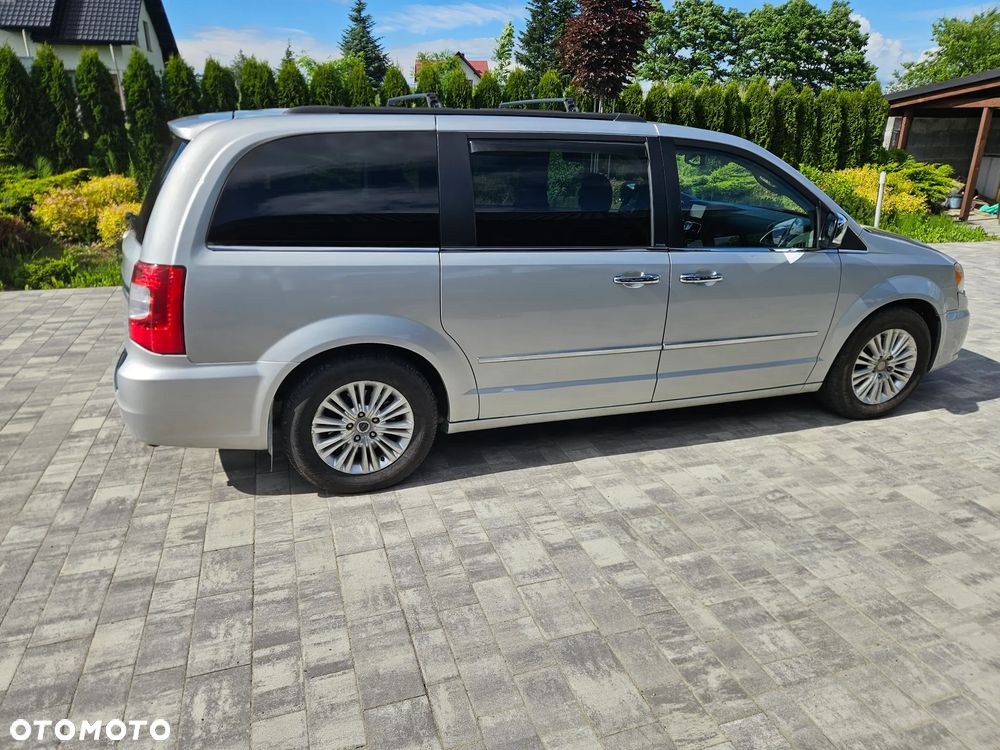 Lancia Voyager 2.8CRD Gold - 8