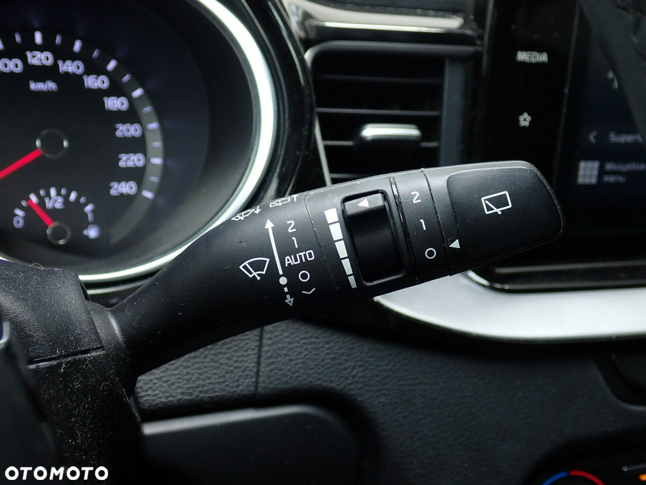 Kia XCeed - 26