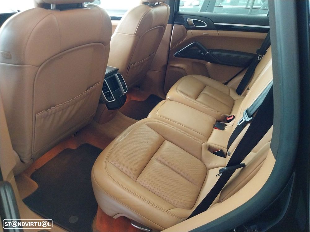 Porsche Cayenne - 10