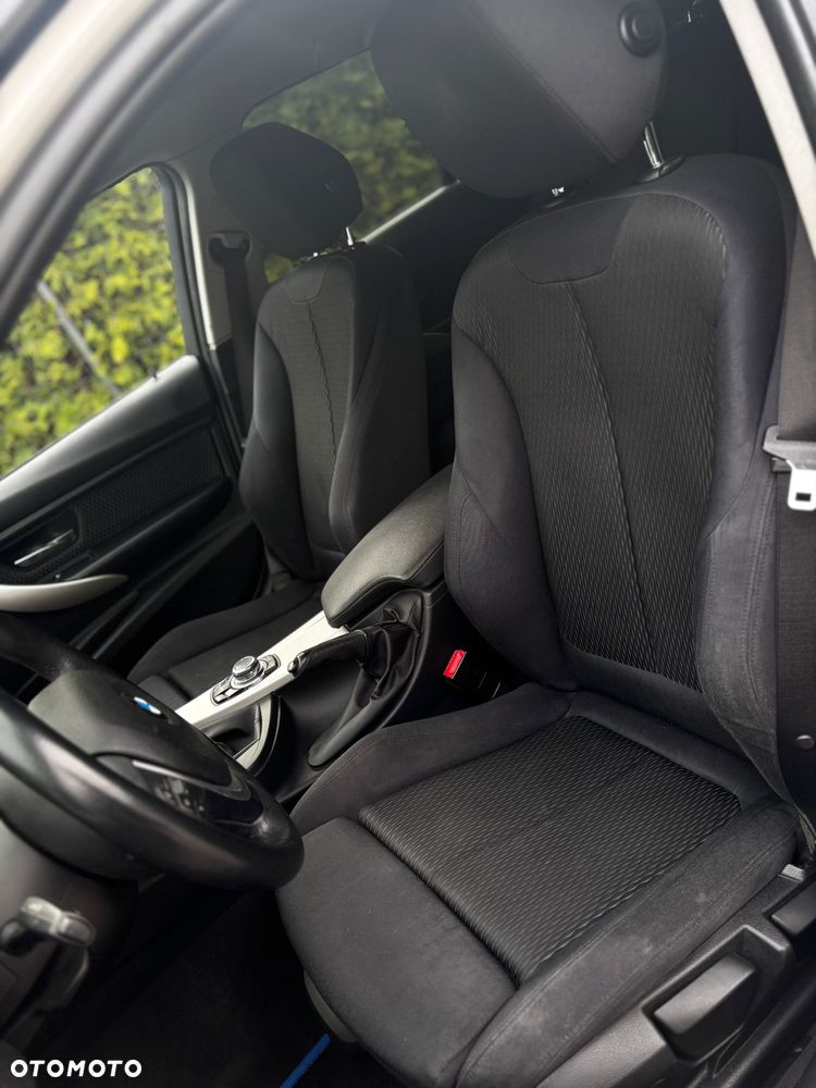 BMW Seria 3 318d DPF - 12