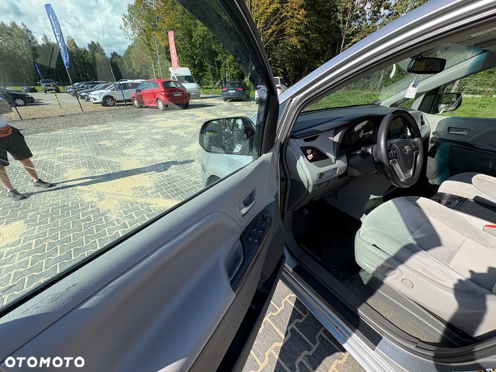 Toyota Sienna 3.5 V6 SE - 27