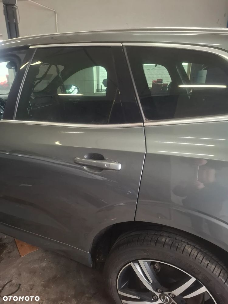 Volvo XC60 II Drzwi lewy tyl kod lakieru 714 - 2