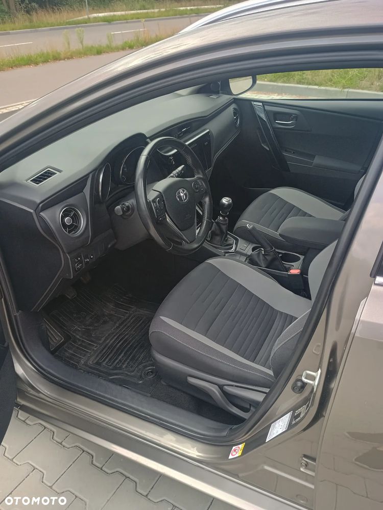 Toyota Auris 1.6 Premium - 6