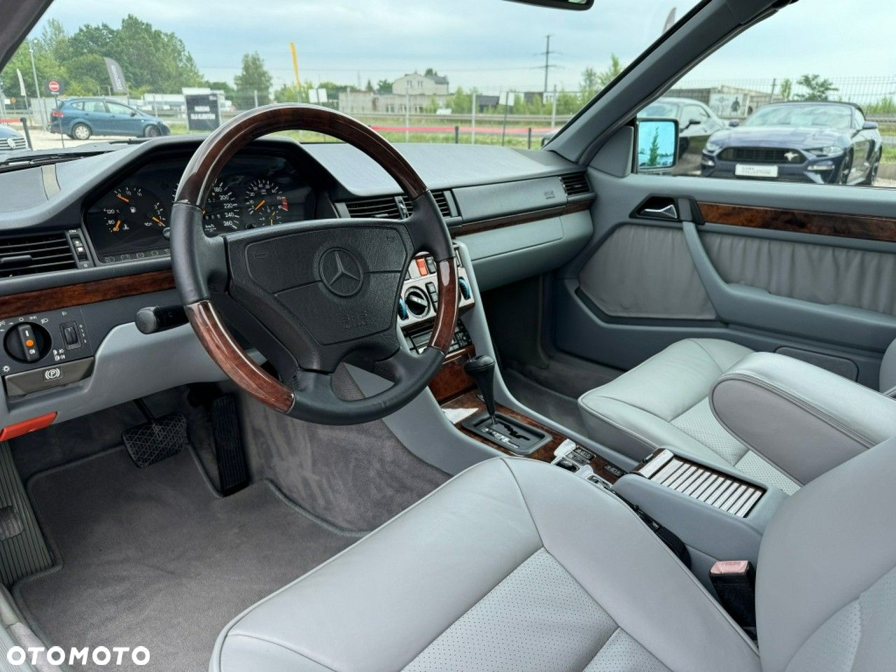 Mercedes-Benz W124 (1984-1993) - 12