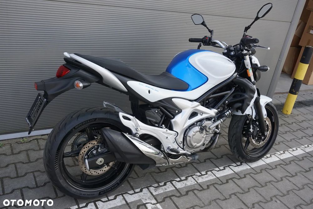 Suzuki Gladius - 3