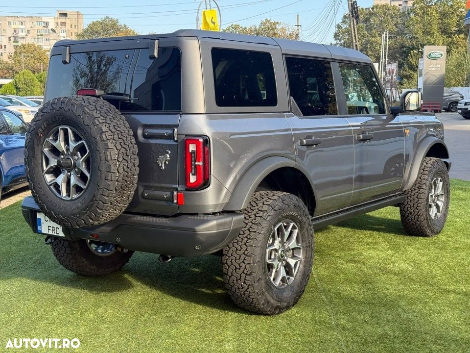 Ford Bronco - 3