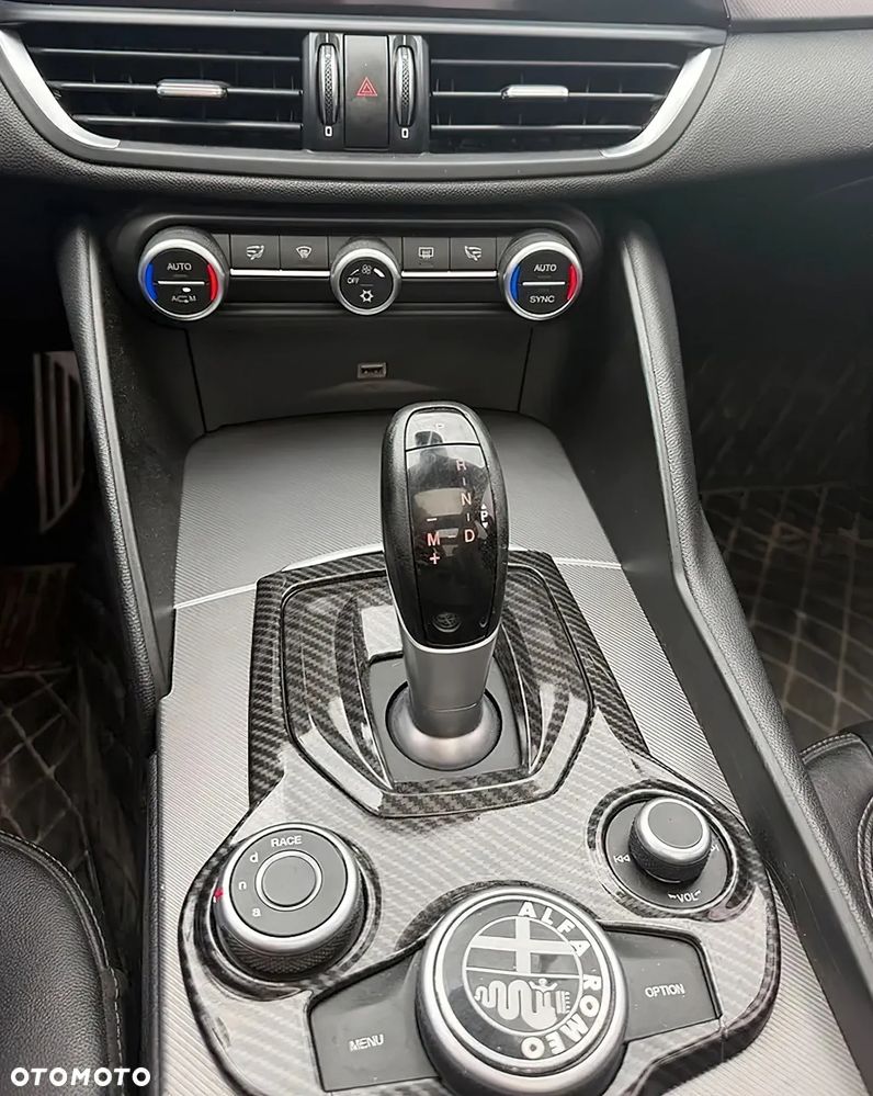 Alfa Romeo Giulia 2.0 Turbo Veloce - 9