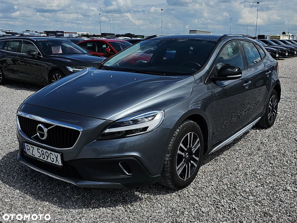 Volvo V40 T3 Drive-E Momentum - 1